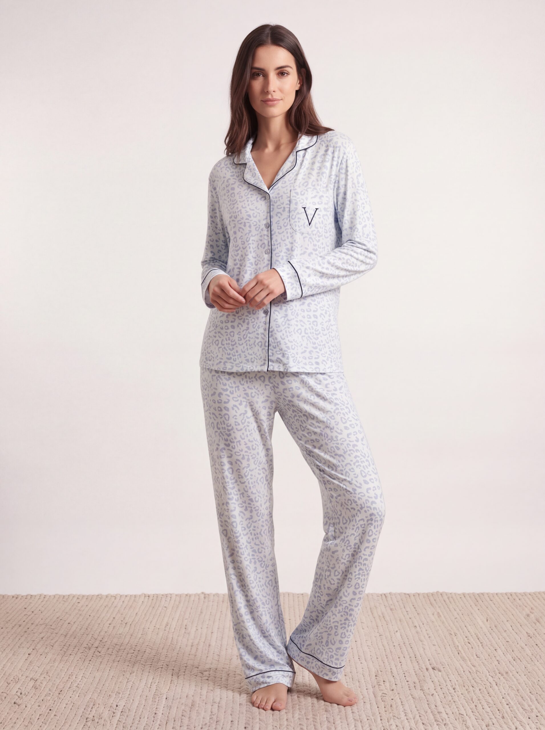 Pyjama femme en coton et modal. Modèle boutonné ouvert.