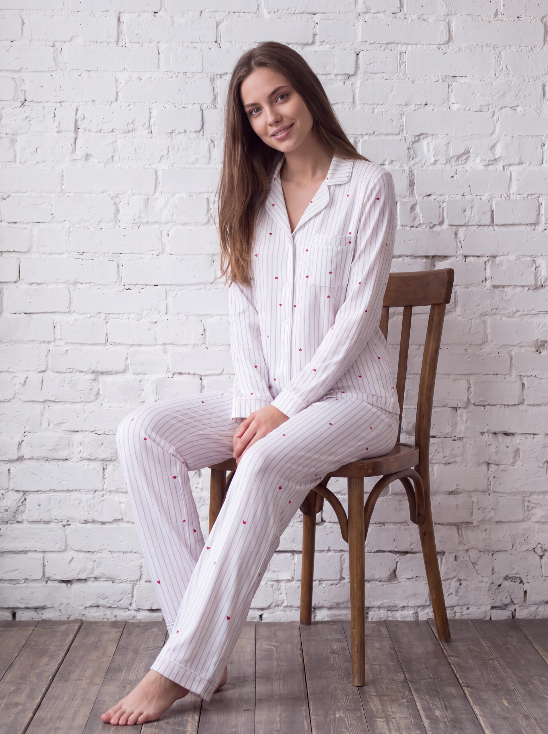 Pyjama ultra doux pour femme, bleu imprimé rayures et coeurs.